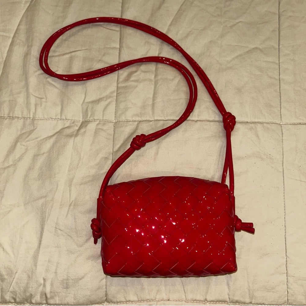 Bottega Veneta woven mini in patent leather fuchsia